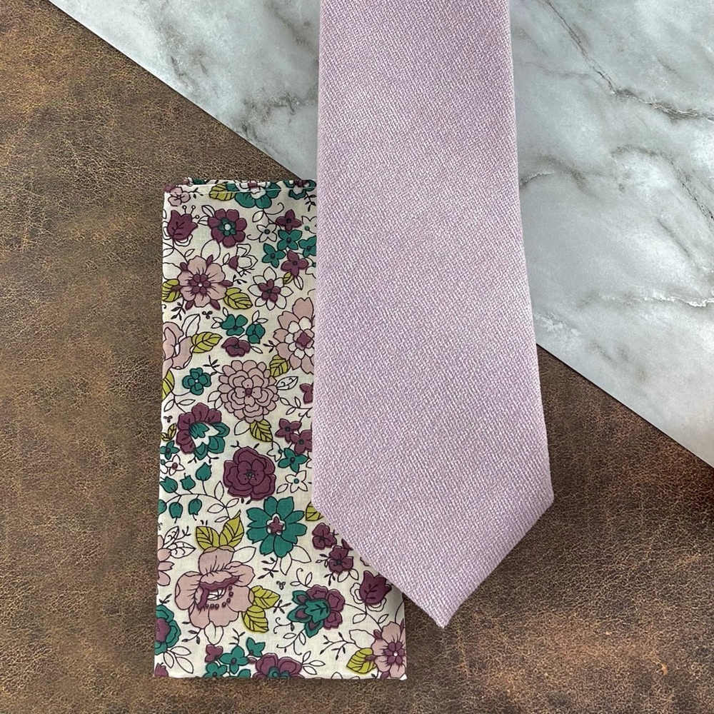 Men’s Dusty Lilac Slim Velour Necktie & Off White Whimsy Floral Pocket Square